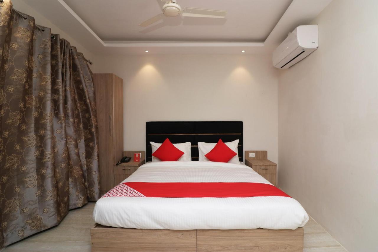آغْرا Oyo 72937 Hotel Tyagraj المظهر الخارجي الصورة