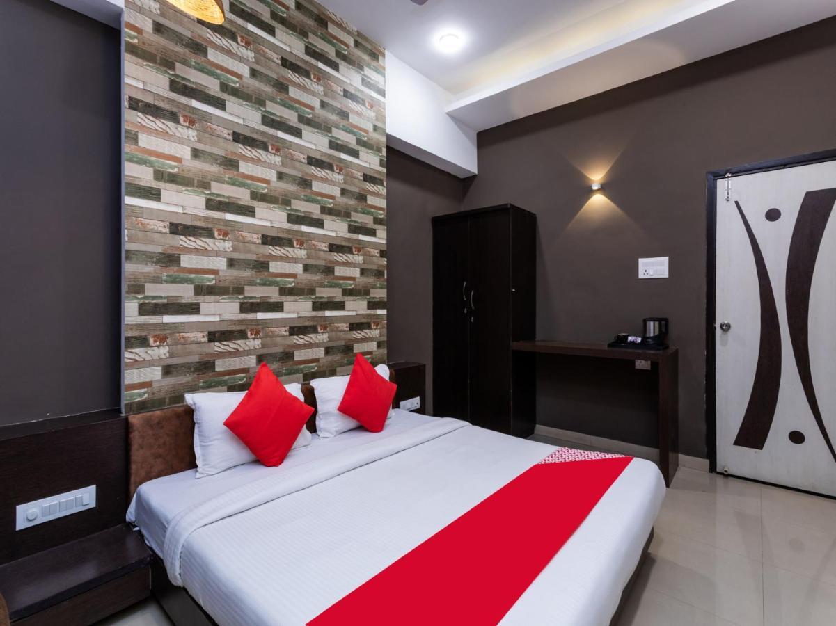 آغْرا Oyo 72937 Hotel Tyagraj المظهر الخارجي الصورة