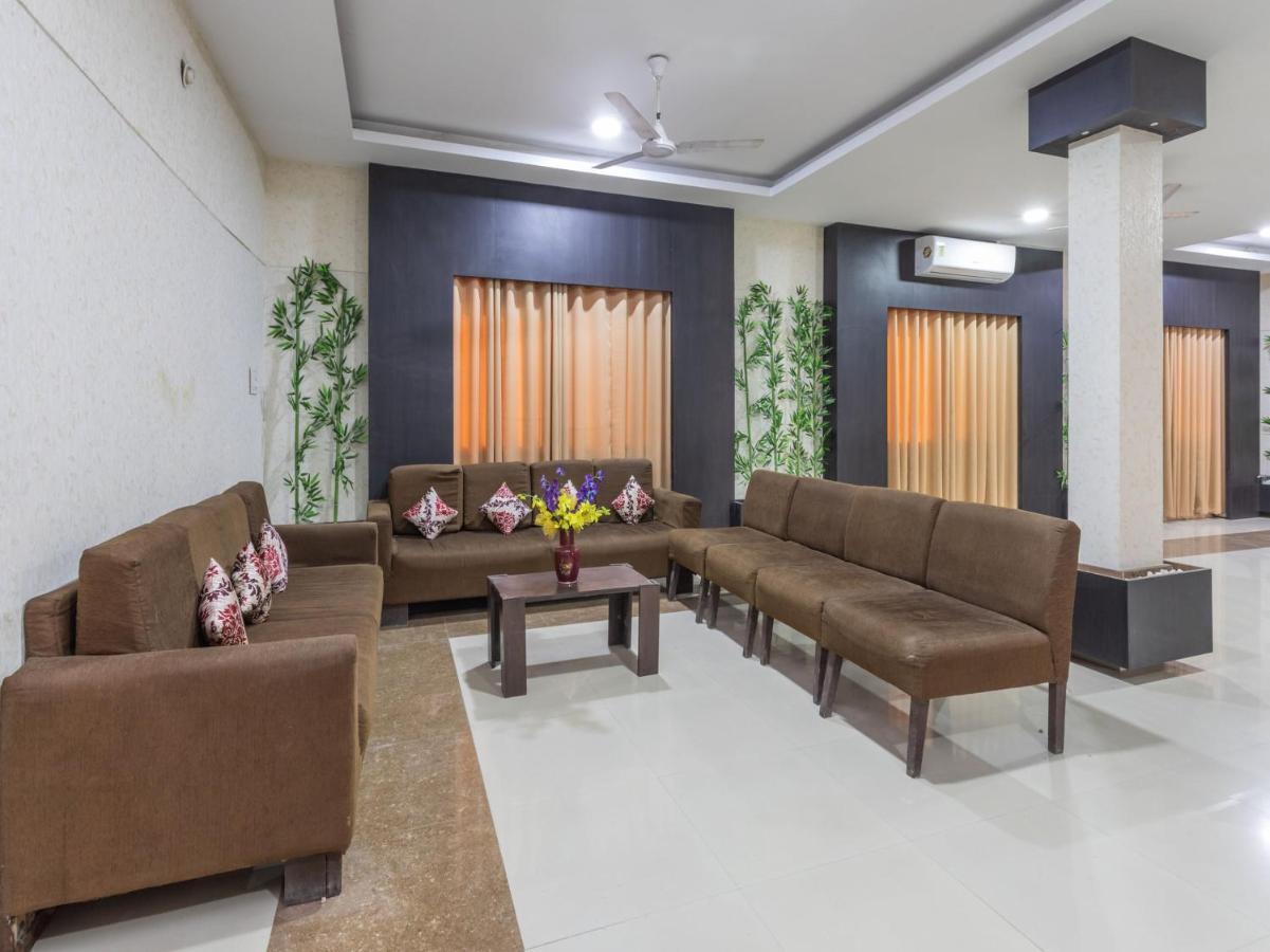 آغْرا Oyo 72937 Hotel Tyagraj المظهر الخارجي الصورة